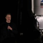 NASA Failure Prompts Elon Musk Offer to Make Spacesuits for 2024 Moon Landing