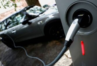 Electric Car Fires May Become Issue as Number of Such Vehicles Continues to Grow, Expert Says